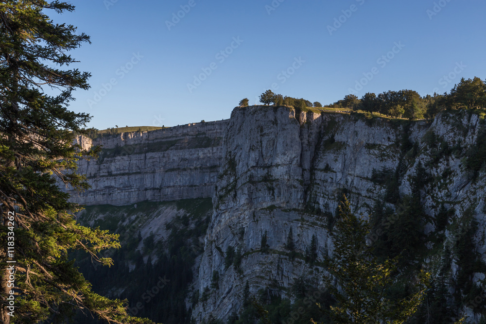 Falaise calcaire du creux du van dans le Jura Suisse