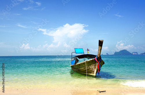long tail boat at sea beach © vnlit