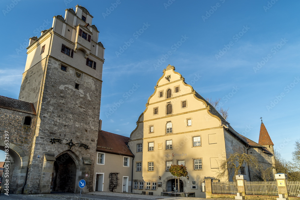 Museum und Nördlinger Tor in der fränkischen Stadt Dinkelsbühl