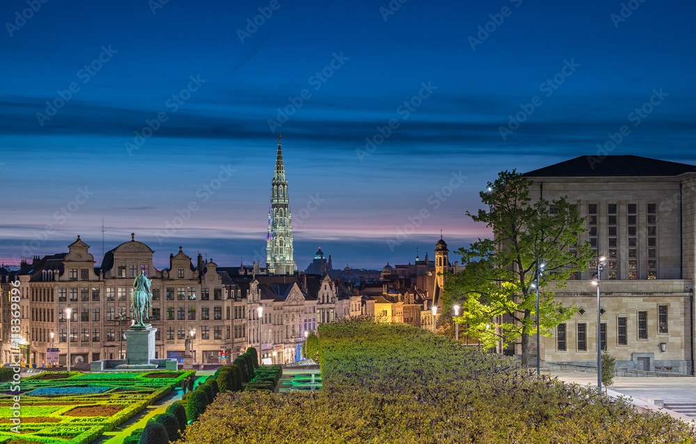 Naklejka premium Brussels at night