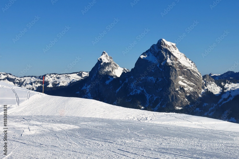 Obraz premium Ski slope and Mt Mythen