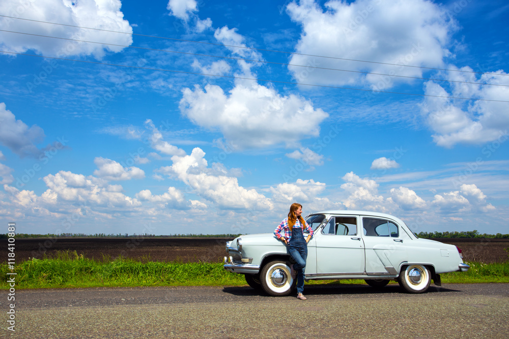 Fototapeta premium girl and retro car