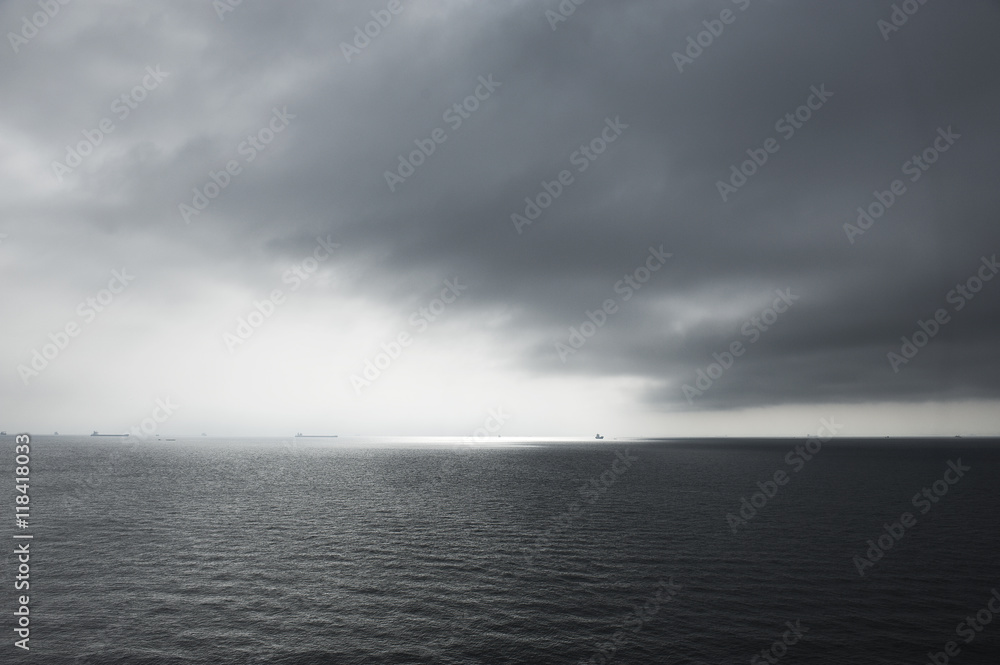 Obraz premium 東京湾 海ほたる 