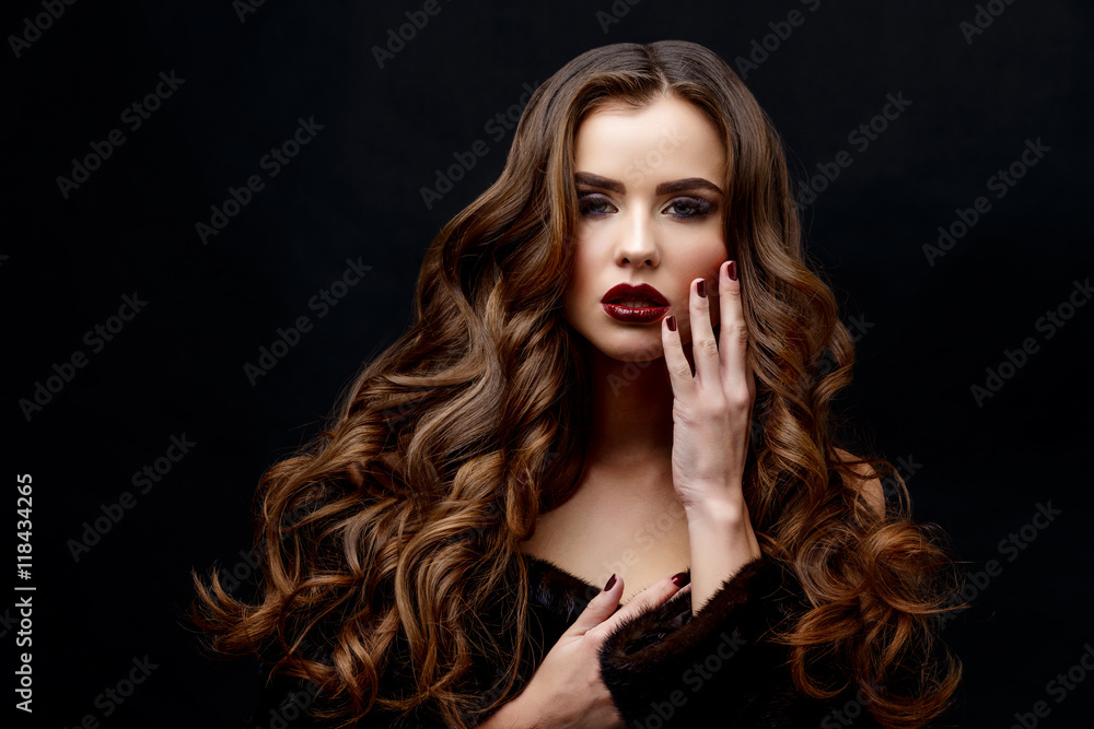 Fototapeta premium Beautiful Woman with Clean Fresh Skin and healthy curly hair