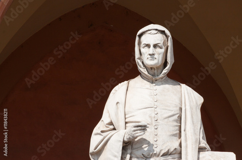 Statua di Giotto - Padova photo