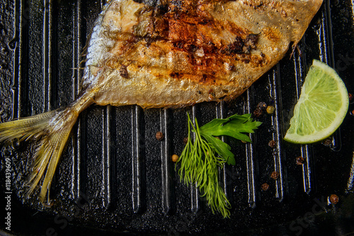 Quadro em tela Tasty grilled fish (Vomer) on the barbeque pan with dill and lim
