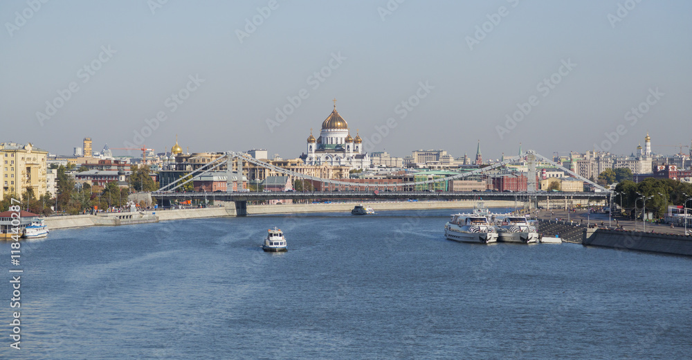 Крымский мост и Храм Христа Спасителя 