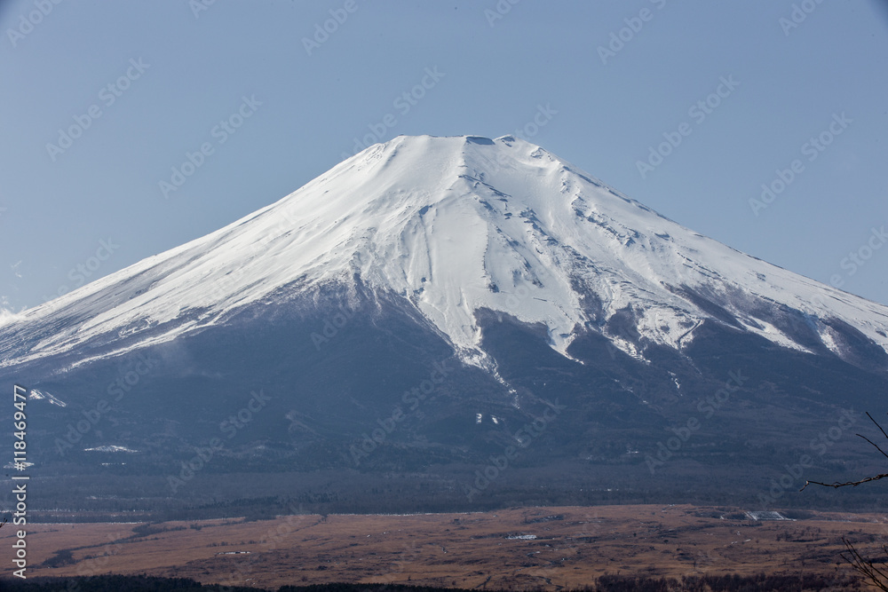 山中湖から見た富士山　山頂付近
