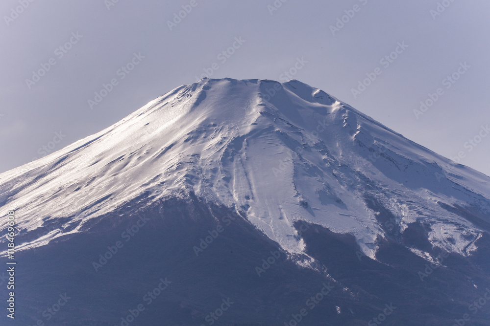 山中湖から見た富士山　山頂付近
