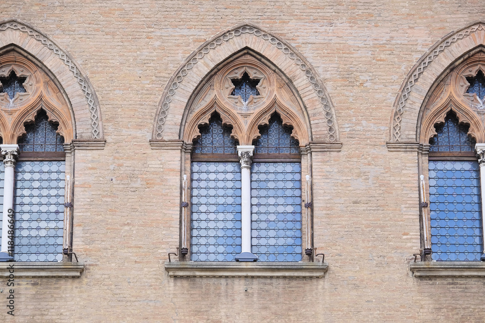 Obraz premium Bologna, Italia - June, 18, 2016: facade of a house in a center of Bologna, Italy