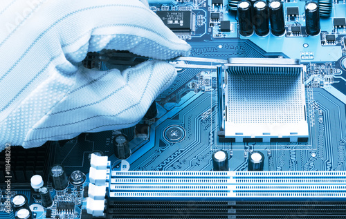 Installing a processor in computer motherboard