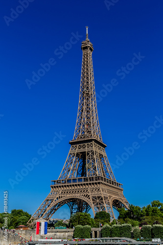 Fototapeta Naklejka Na Ścianę i Meble -  Tour Eiffel (Eiffel tower) from the Seine River. Paris. France.
