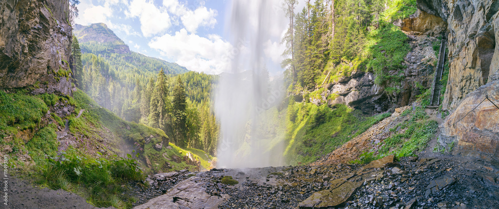 Fototapeta premium Johanneswasserfall - Hinter dem Wasserfall - Obertauern - Panorama view