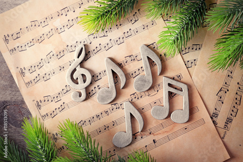 Music notes and Christmas t...