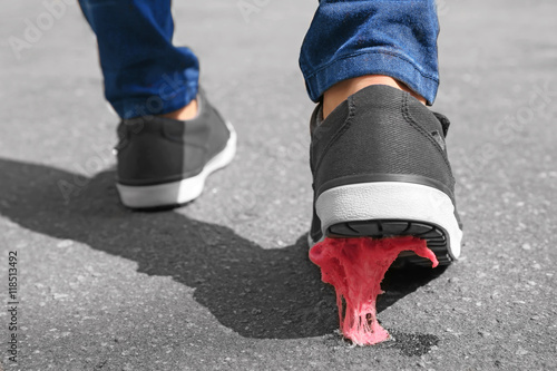 Obraz na plátně Foot stuck into chewing gum on street