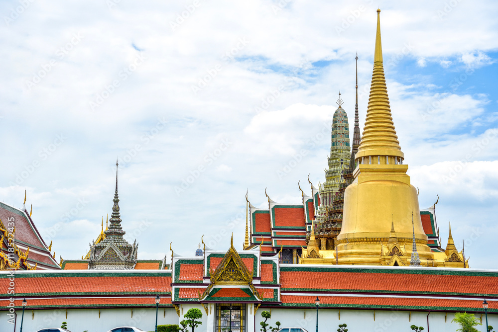 Naklejka premium Breathtaking View of the Temple of the Emerald Buddha from the Entrance