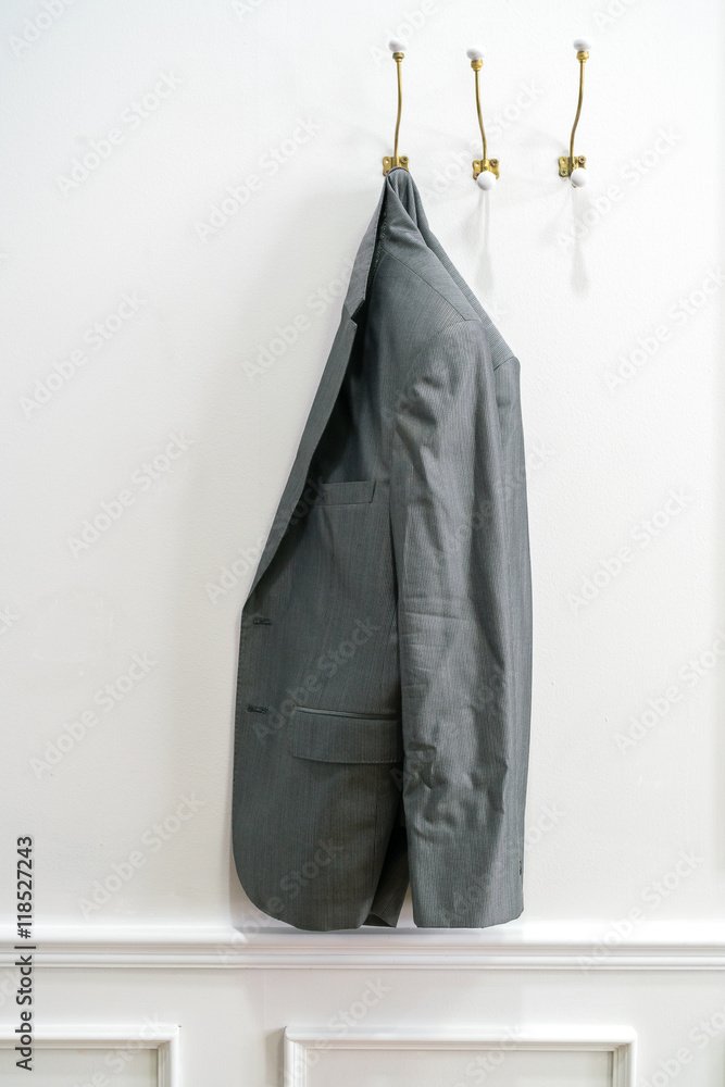 Jacket on hanger outlet