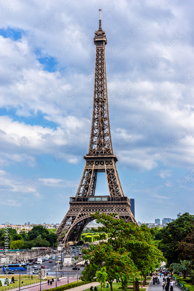 Fototapeta premium Tour Eiffel (Eiffel Tower). View from Trocadero. Paris, France.