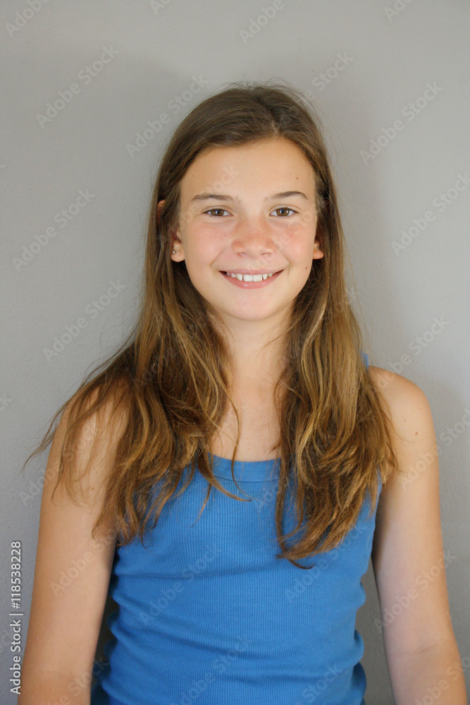 GIOVANE RAGAZZA GIOVANE RAGAZZA