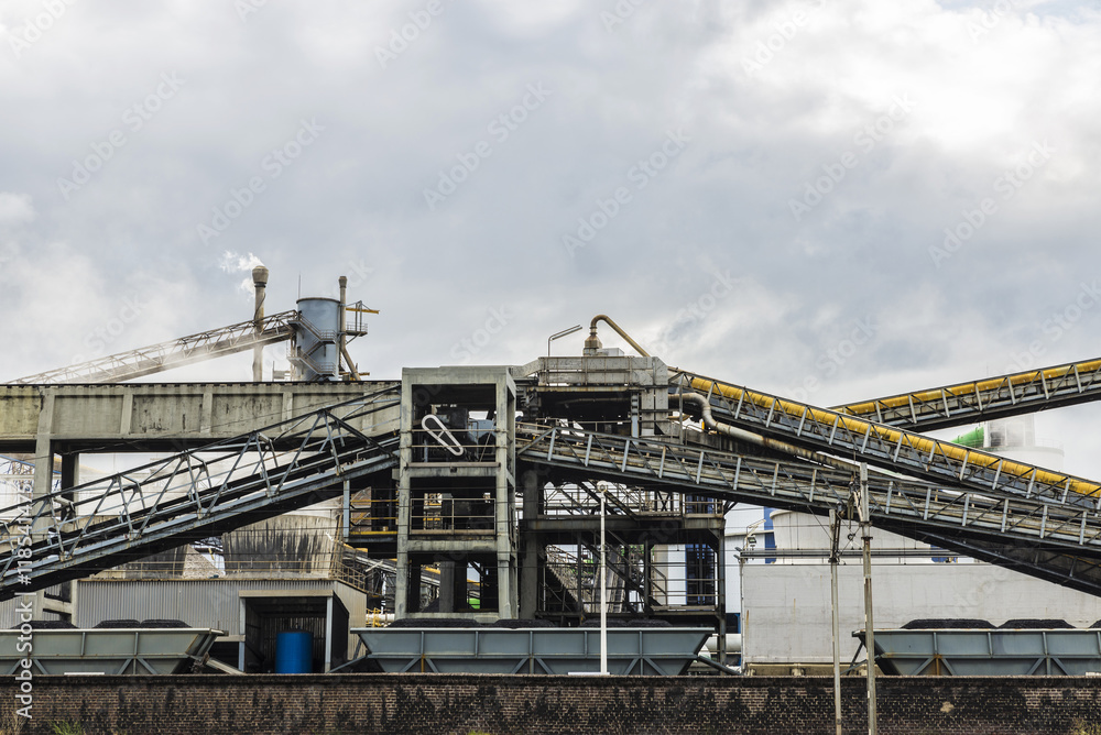 Chemical plant with conveyor belts and wagons