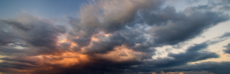 Canvas schilderij Hemel Dramatische hemel vol stormwolken  © Nemeziya