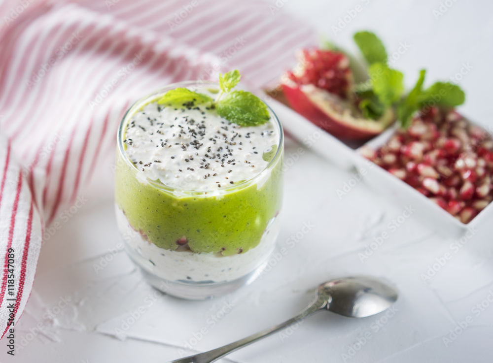 Greek yogurt with spinach smoothie Greek yogurt with spinach smoothie