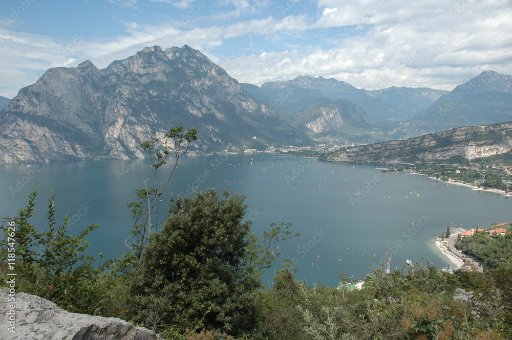vista lago di Garda dal sentiero Torbole-Tempesta