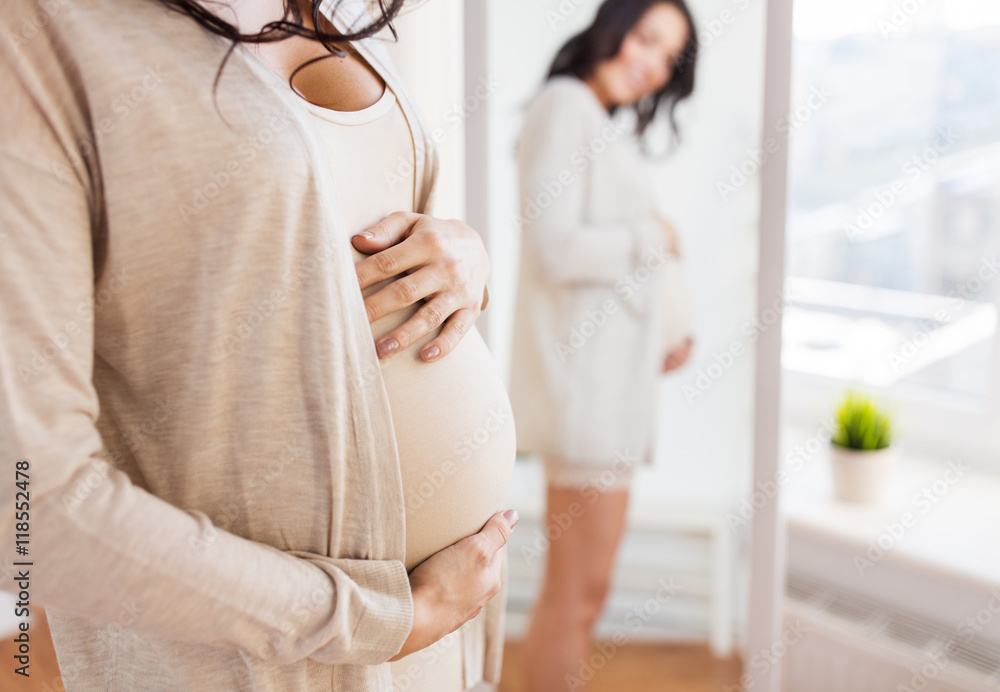 close up of pregnant woman looking to mirror - obrazy, fototapety, plakaty 