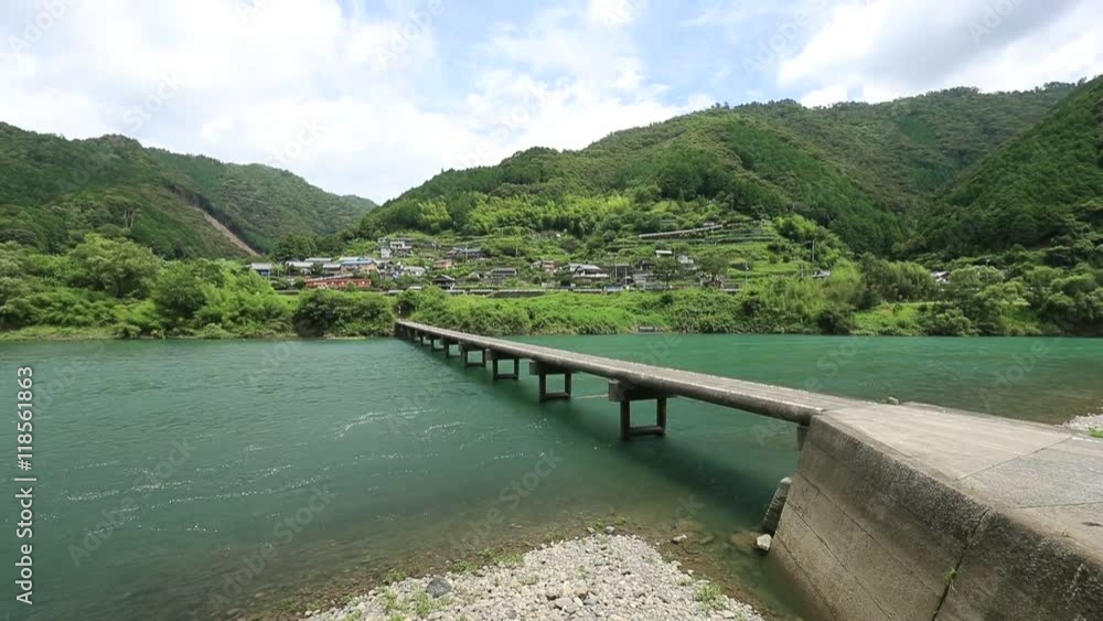 岩間沈下橋(高知県四万十川)/チルトアップ 岩間沈下橋(高知県四万十川)/チルトアップ