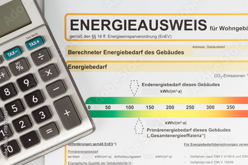 Energieausweis mit Taschenrechner