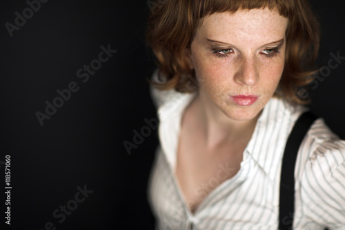 Photos Emotionales Frauenporträt im 20er Jahre Stil