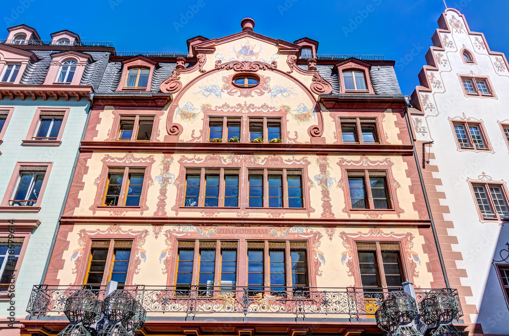 Historische Gebäude-Architektur in der Altstadt von Mainz