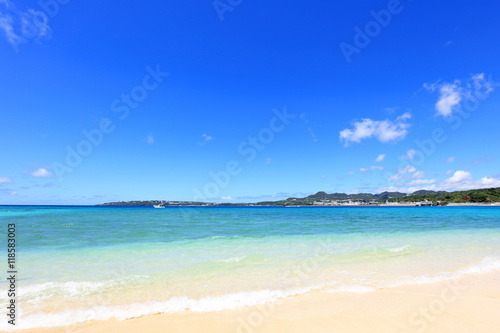 沖縄の美しい海とさわやかな空