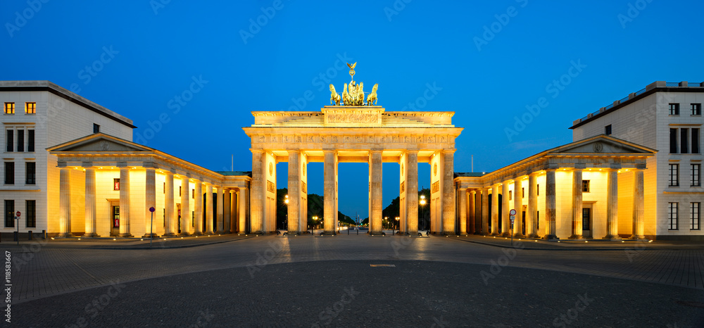 Obraz premium Der Pariser Platz mit dem Brandenburger Tor, Nachts, Berlin, Deutschland