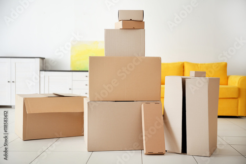House move concept. Carton ...