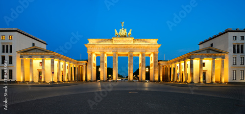 Der Pariser Platz mit dem Brandenburger Tor, Nachts, Berlin, Deutschland