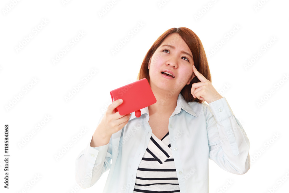 財布を持つ女性