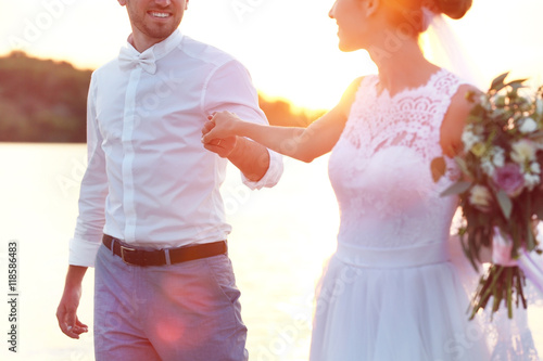 Groom and bride on sunset b...