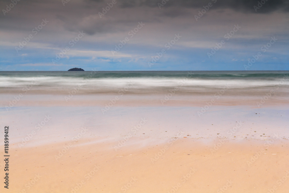 Fototapeta premium Early morning view of the beach at Polzeath