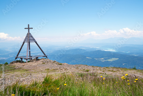 Blick auf die Österreichische Bergwelt vom Gipfel