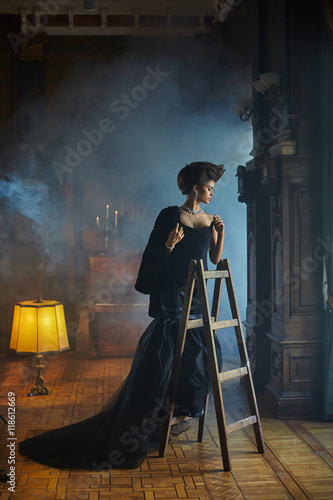 Light crosses the smoke which envelopes a gorgeous brunette mode