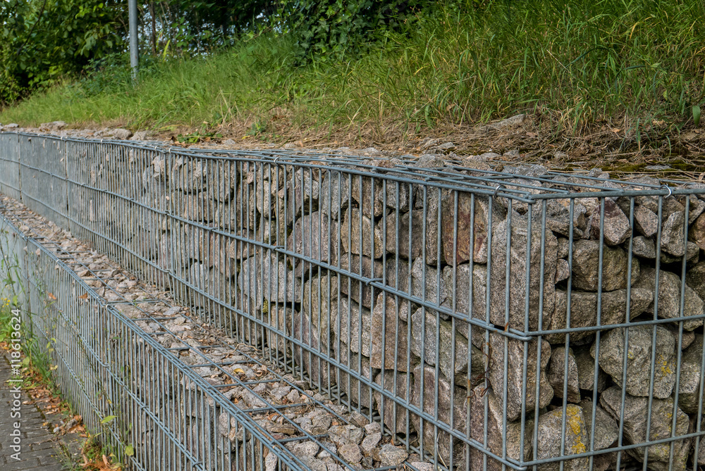 Steinkorb als Mauer Steinkorb als Mauer