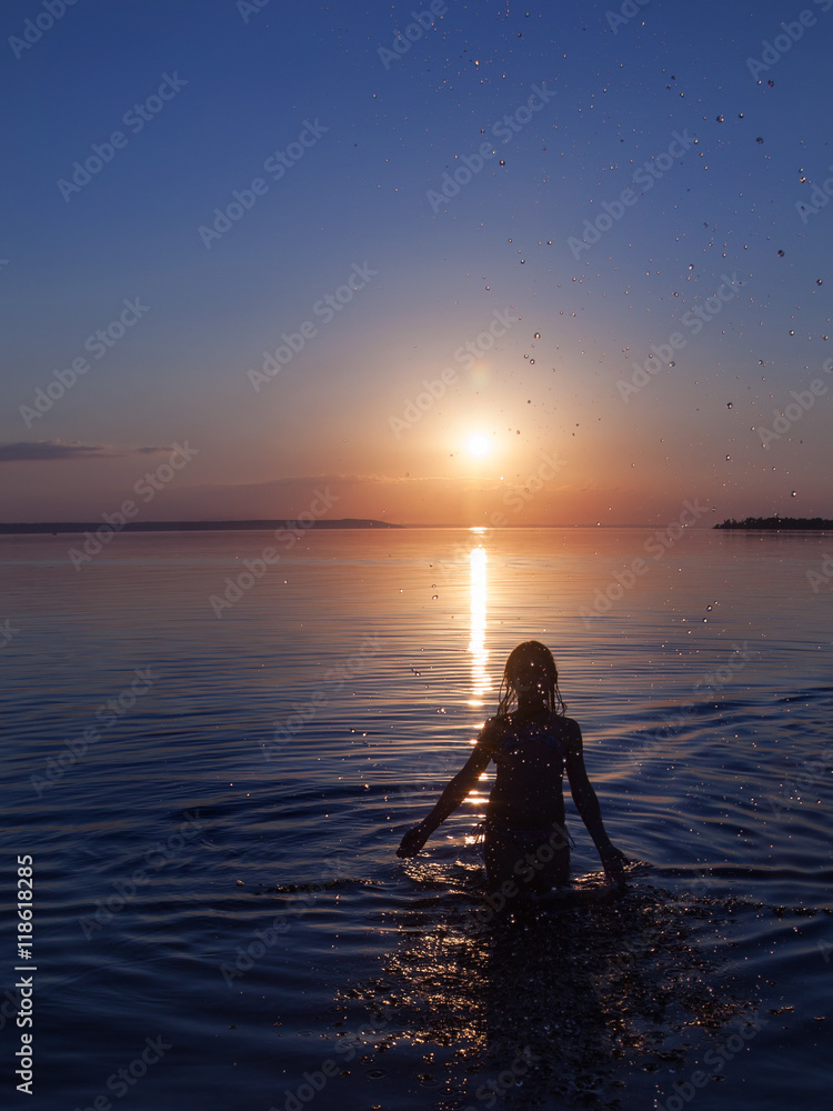 Fototapeta premium girl emotions hands at sunset
