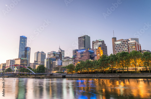Beautiful Melbourne sunset skyline with Yarra river reflections © jovannig