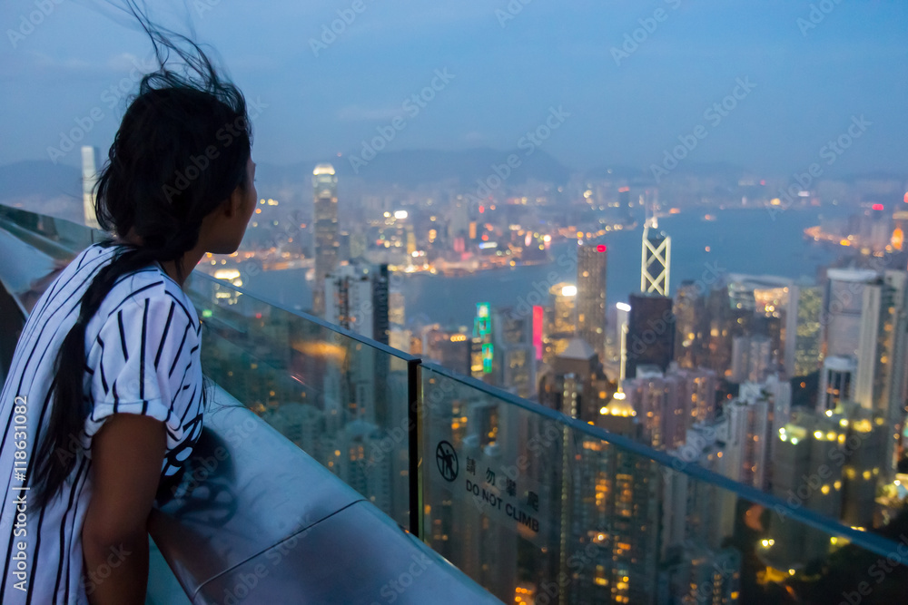 Fototapeta premium Woman on the lookout over Hong Kong