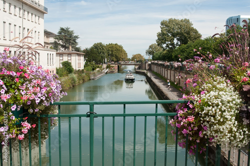 canal fluvial à Mulhouse -Alsace - France photo