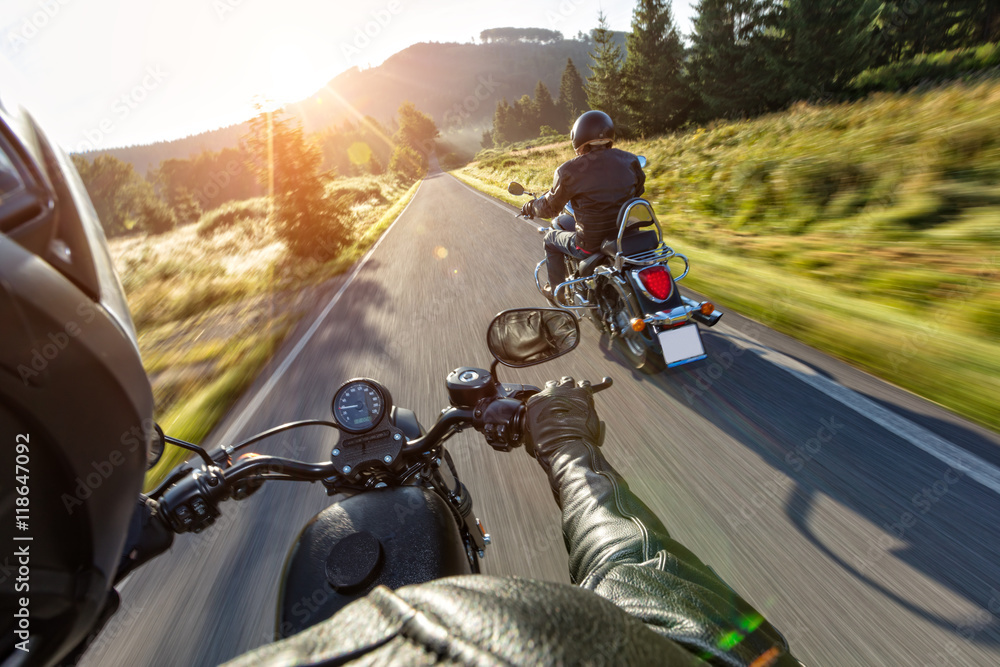 Fototapeta premium Kierowcy motocykli jadący autostradą