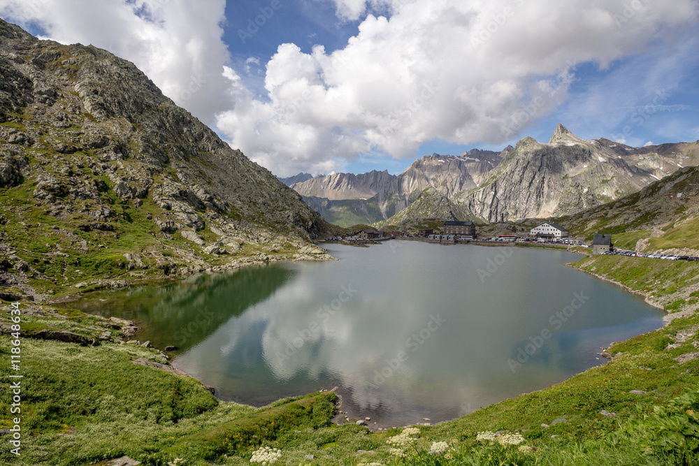 Grand saint Bernard Lake