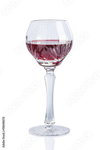 Obraz na płótnie Crystal glasses with red wine on a white background. w salonie