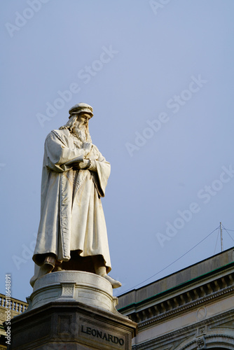 Leonardo da Vinci statue